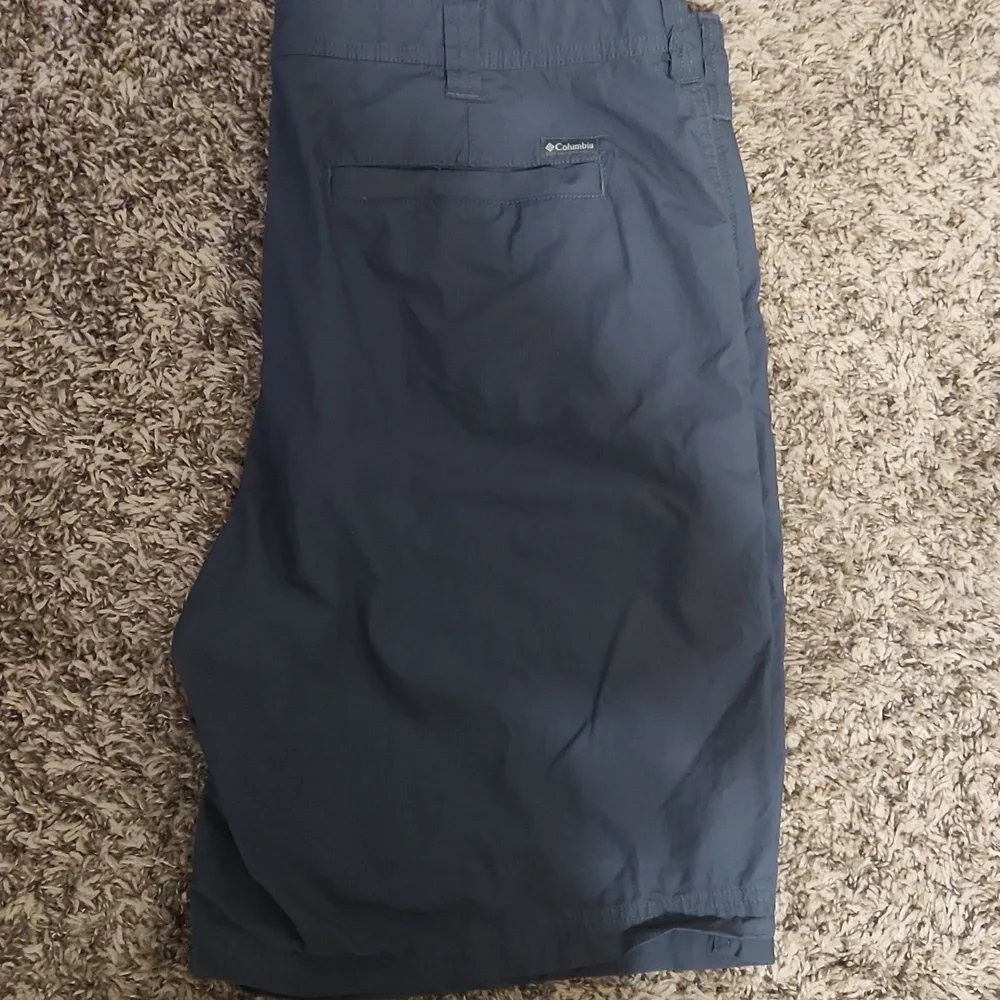 Columbia Men's Charcoal Flat Front Shorts Size 40